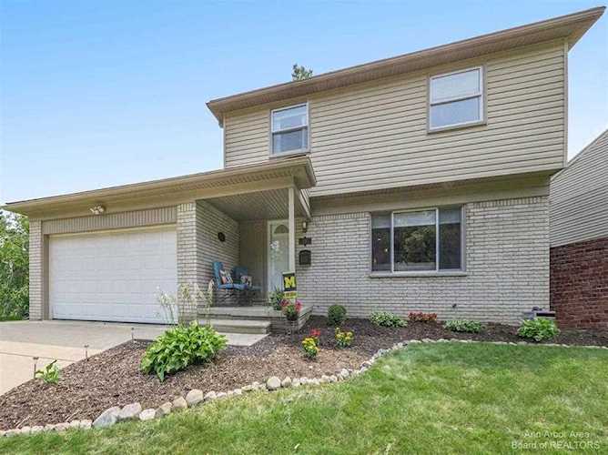 3452 Yellowstone Dr Ann Arbor, MI 48105