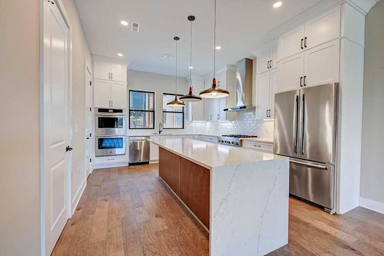 2296 Quarry Trails Drive Columbus, OH 43228