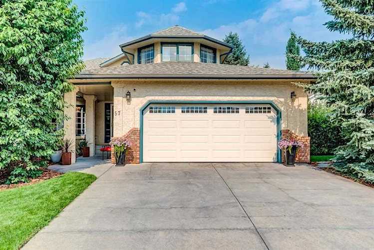57 Hawktree Green NW Calgary, AB T3G 3P9