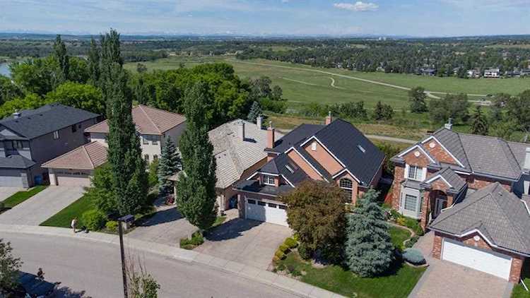 25 Mt Alberta View SE Calgary, AB T2Z 3G6