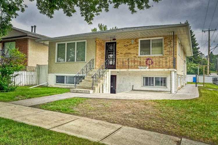 502 10 St NE Calgary, AB T2E 4M5
