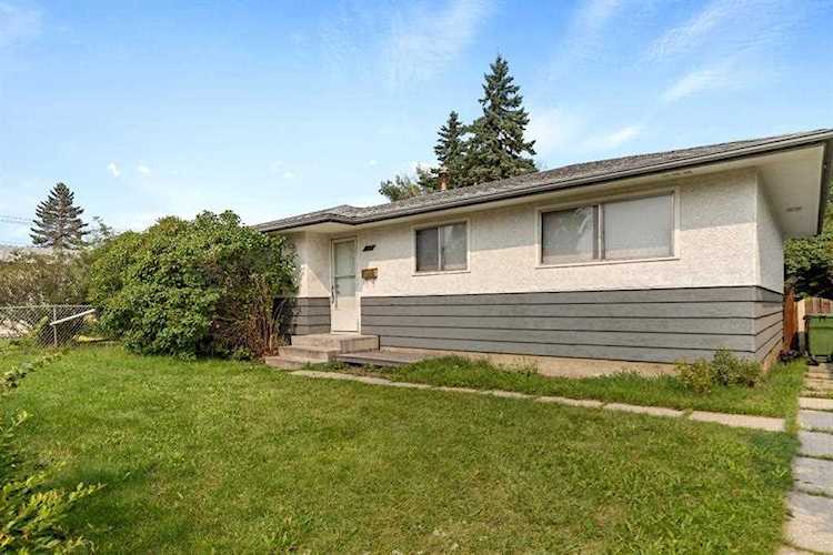1710 45 St SE Calgary, AB T2A 1N5