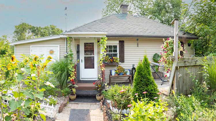 3456 SW Opal Ave Grand Rapids, MI 49548 | MLS 21094742 Photo 1