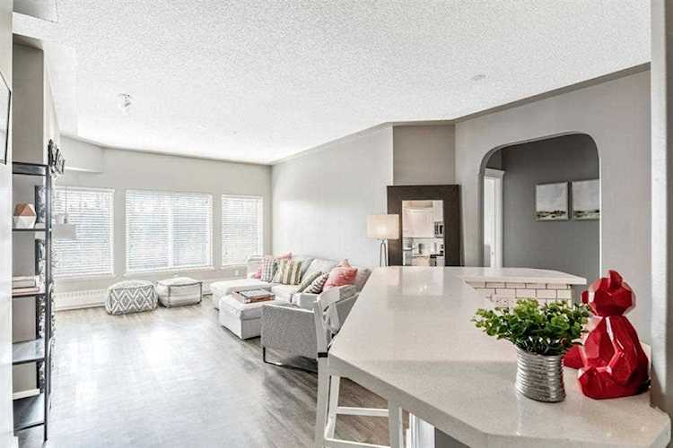 10 Discovery Ridge Close SW #526 Calgary, AB T3H 5X3
