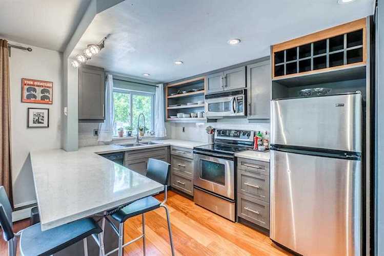 812 15 Ave SW #302 Calgary, AB T2R 0P8