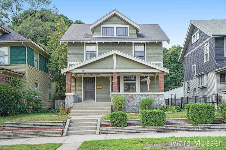 1315 SE Dunham St Grand Rapids, MI 49506 | MLS 21094850 Photo 1