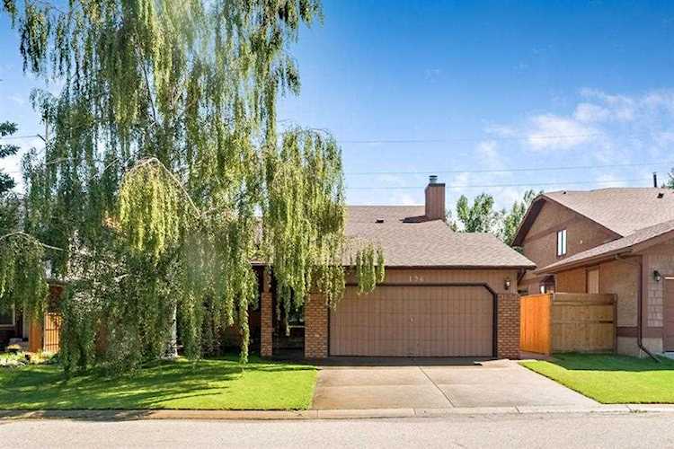 196 Shawmeadows Rd SW Calgary, AB T2Y 1B3