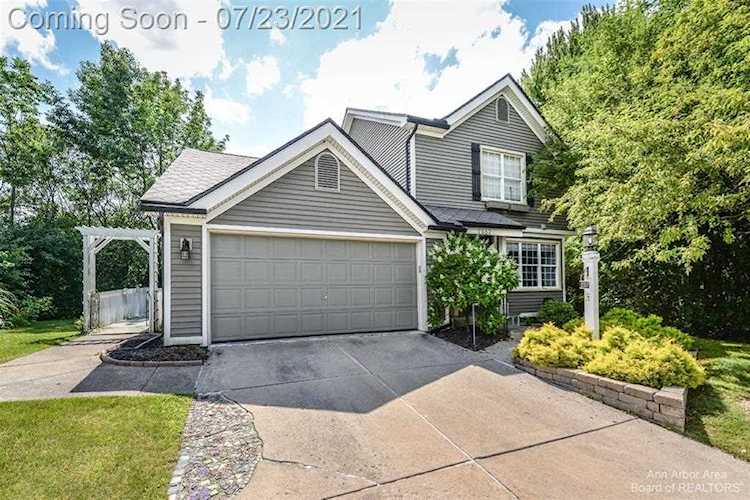 2557 Jade Ct Ann Arbor, MI 48103