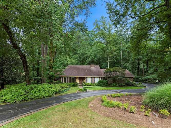 6020 Weatherly Dr Sandy Springs, GA 30328