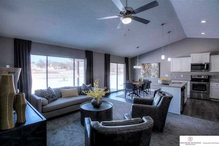 19906 Piney Creek Dr Elkhorn, NE 68022