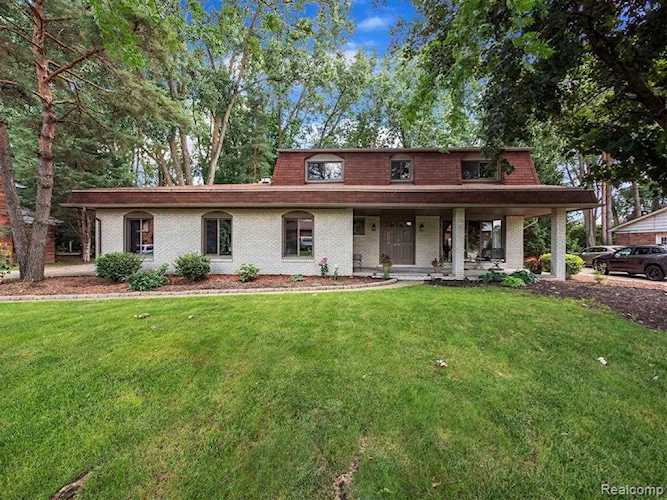 53820 Woodbridge Dr Shelby Twp, MI 48316 | MLS 2210059008 Photo 1
