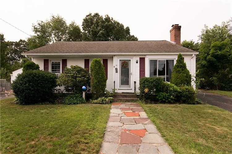 19 Gloria St Pawtucket, RI 02861