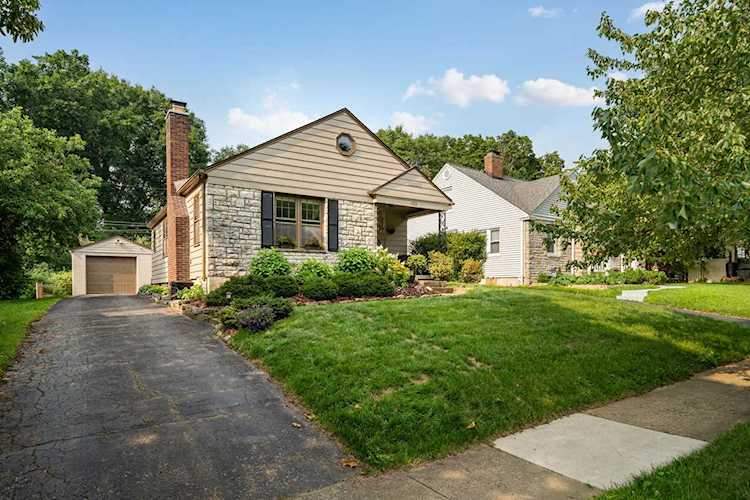 122 Blenheim Road Columbus, OH 43214 | MLS 221027158 Photo 1