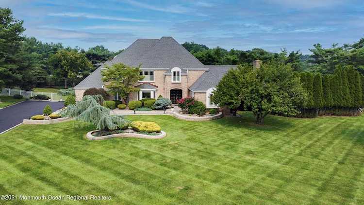 17 Morse Way Holmdel, NJ 07733 | MLS 22124154 Photo 1