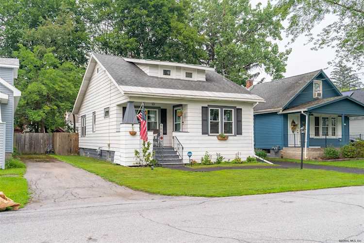 518 Engleman Av Schenectady, NY 12302