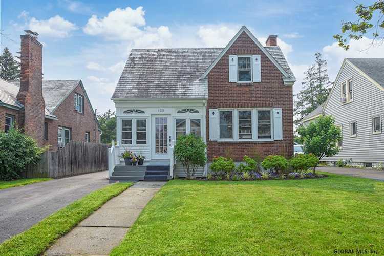 125 Cardinal Av Albany, NY 12209
