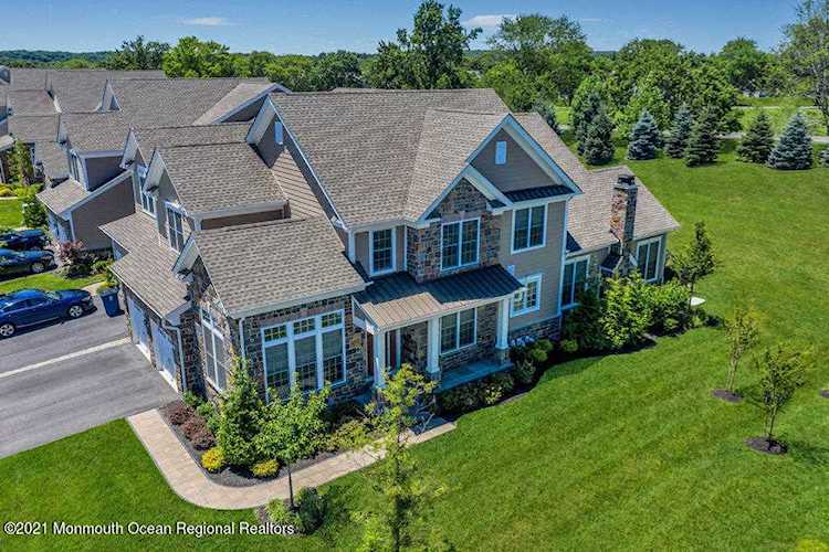 11 Lennox Ct Holmdel, NJ 07733