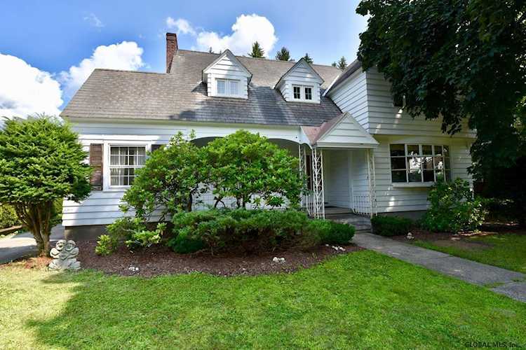 15 N Park Dr Gloversville, NY 12078