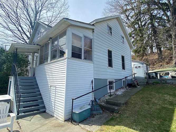 23 Old River Rd Glenmont, NY 12077