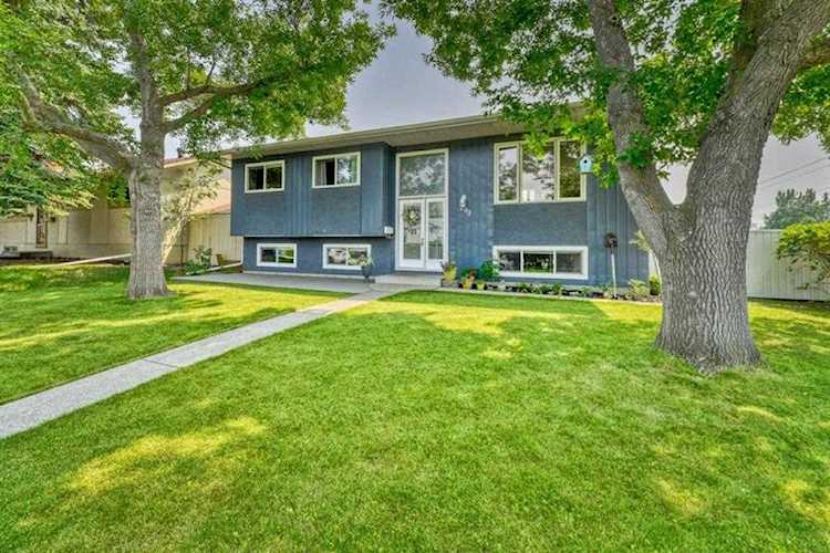 703 Alderwood Place SE Calgary, AB T2W 1W2