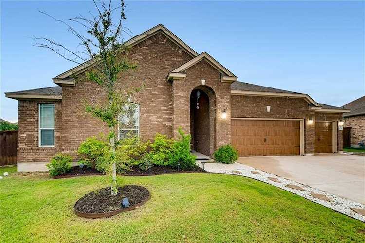 1228 Brenham LN Leander, TX 78641
