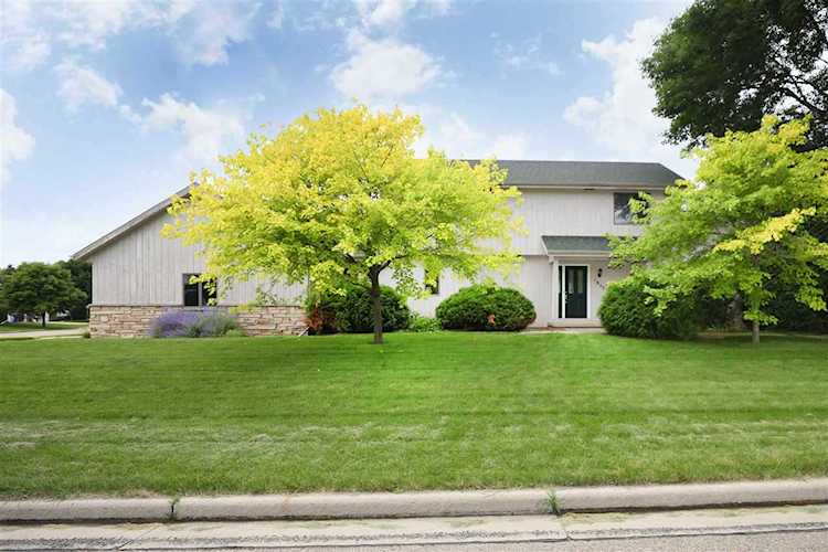 1657 Hickory Hollow Ln Menasha, WI 54952
