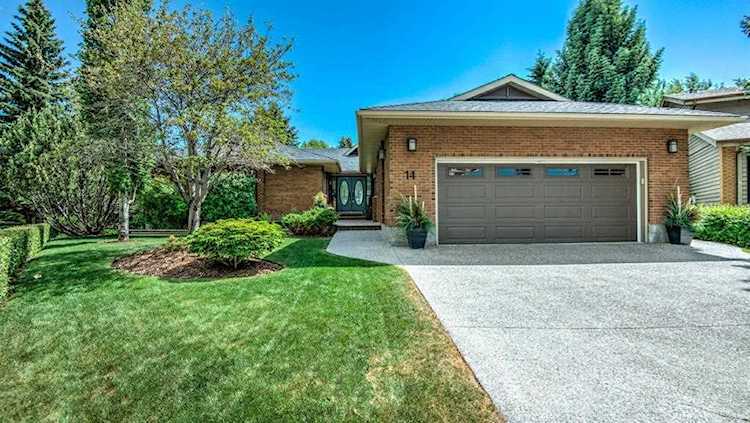 14 Varsity Estates Close NW Calgary, AB T3B 5J7