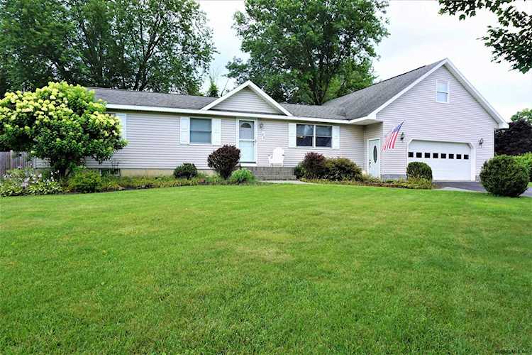 22 Farmington Av Gansevoort, NY 12831