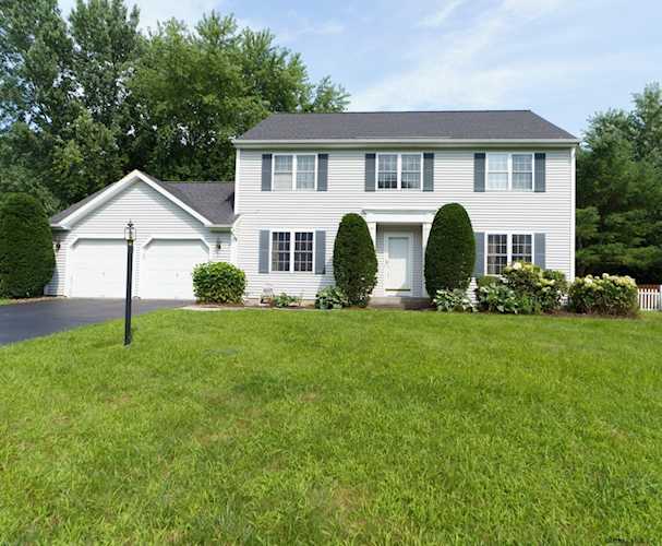 38 Manor Dr Glenmont, NY 120773325