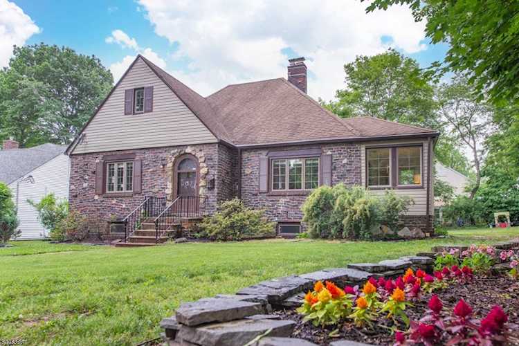 23 Duncan St Millburn, NJ 07041 | The Maggee Miggins Group Photo 1