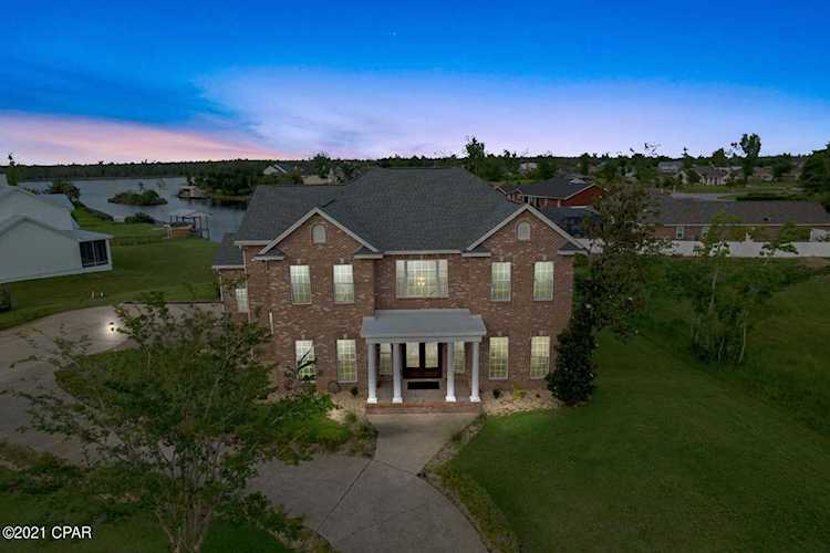 1423 Bay Dr Lynn Haven, FL 32444