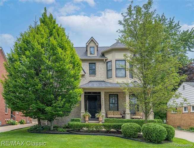 1883 Shipman Blvd Birmingham, MI 48009 | MLS 2210056673 Photo 1