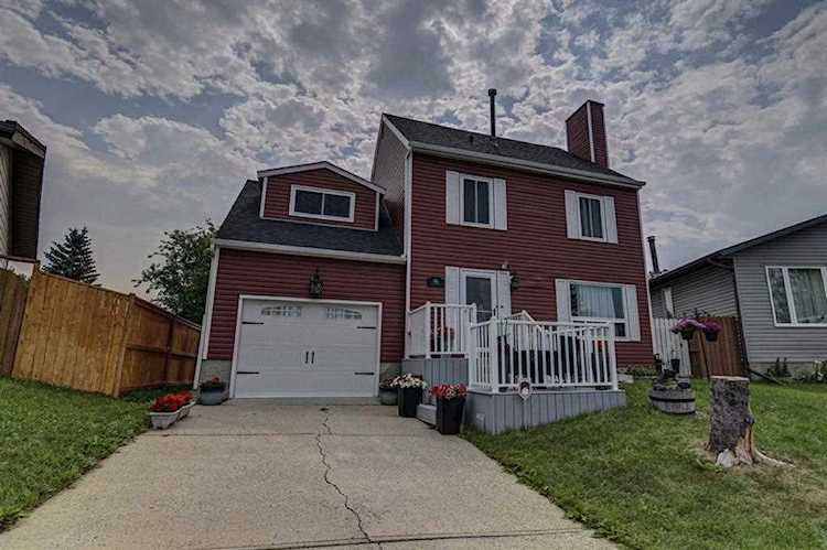 95 Castlegrove Rd NE Calgary, AB T3J 1S7