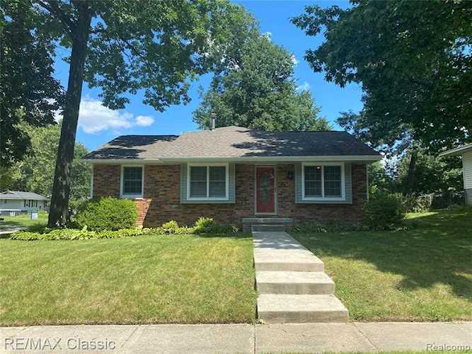 648 Lyon Blvd South Lyon, MI 48178 | MLS 2210058102 Photo 1