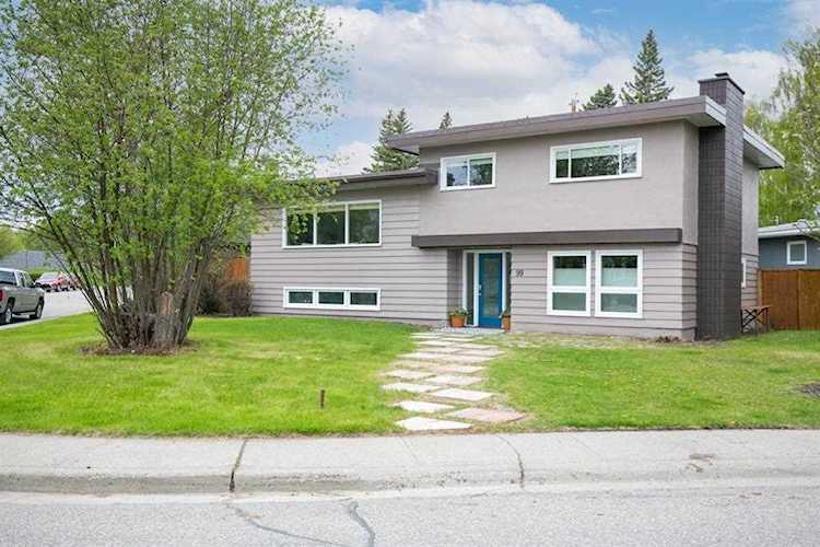 99 Haysboro Crescent SW Calgary, AB T2V 3G1