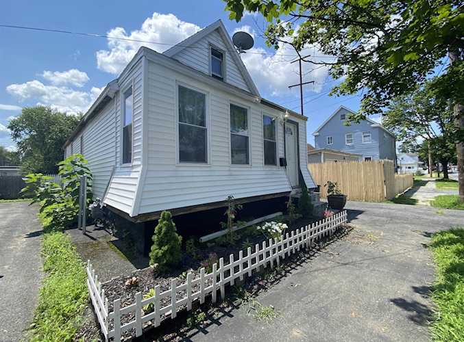 1232 Hodgson St Schenectady, NY 12303