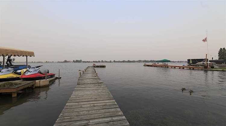 468 West Chestermere Dr Chestermere, AB T1X 1B3
