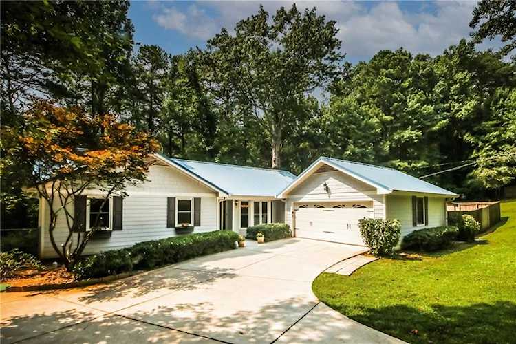 1695 Lakeside Trl Cumming, GA 30041