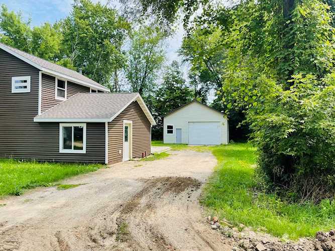 315 S Maple St Fennville, MI 49408