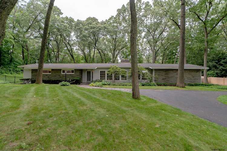 9 Hills Rd Loudonville, NY 122111320