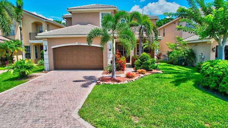 8667 Woodgrove Harbor Lane Boynton Beach, FL 33473