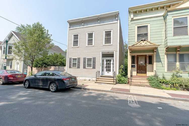 569 4Th St Troy, NY 121805505