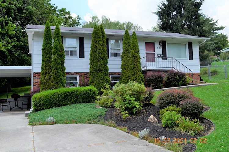 home for sale at 937 Chilhowee St, Harriman - $170,000 - 1160352 Photo 1