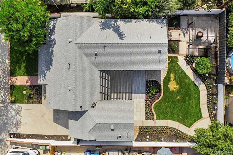 17419 Valerio St Lake Balboa, CA 91406