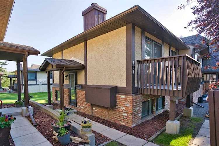 107 Storybook Terrace NW Calgary, AB T3G 1Y5