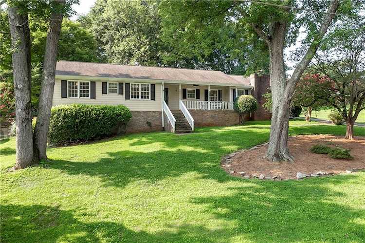 1739 Rangewood Dr SW, Lilburn, GA. 30047 | MLS #6919120 | $290,000 Photo 1