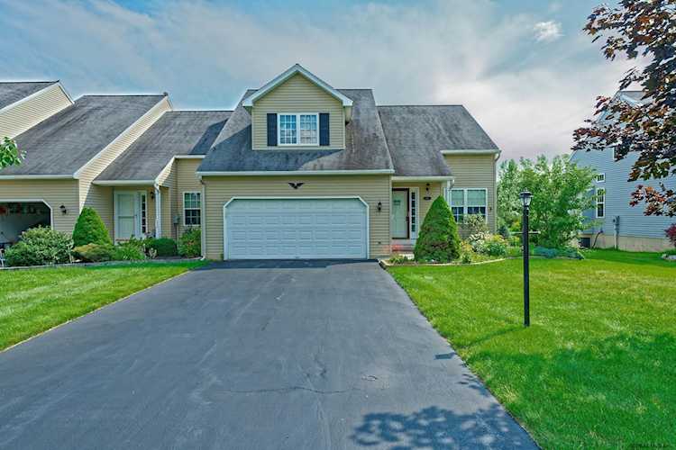 35 Pointe West Dr Clifton Park, NY 12065