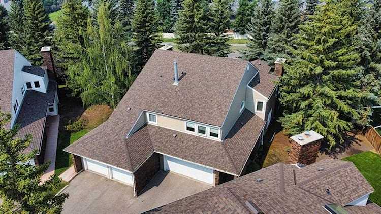 275 Woodridge Dr SW #11 Calgary, AB T2W 4S4