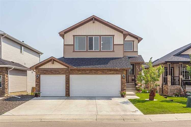 117 Rainbow Falls Heath Chestermere, AB T1X 0S7