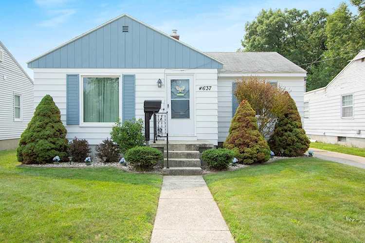 4637 SW Walton Ave Wyoming, MI 49548 | MLS 21094703 Photo 1
